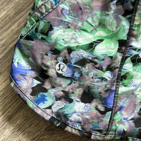 Lululemon shorts - Picture 8 of 11